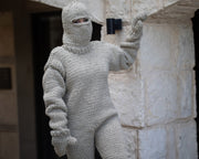 Overall aus Rohwolle – Grob gestrickter Ganzkörperanzug mit Fäustlingen und Socken T1359
