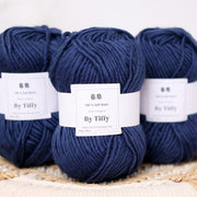Denimblaue Wolle: Aran Worsted Gewicht, weich & filzbar
