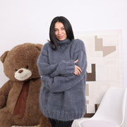 Handgestrickter grauer Mohairpullover – Flauschiger, klobiger Oversized Rollkragenpullover T1836
