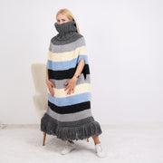 Gestreifter Wollponcho – Handgestrickter 3-fädiger Cape mit langen Rollkragen T1895