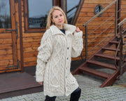 Creme Alpaka-Cardigan – Handgestrickter, 100 % Alpaka-Grobstickmantel T959