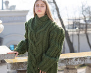 Grüner Zopfmusterpullover, handgestrickter Pullover aus 100 % Wolle, klobiger V-Ausschnitt T1028