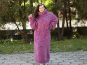 Handgestricktes Mohair-Rollkragen-Maxikleid, flauschiges rosa Pulloverkleid T1057