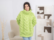 Apfelgrüner Merinopullover mit Zopfmuster, handgestrickter dicker Wollpullover T1670