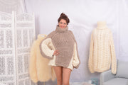 Beiger und cremefarbener Rollkragenpullover aus Merinowolle, handgestrickter Chunky Pullover T752