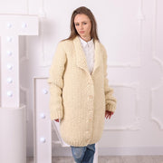 Cremefarbene Strickjacke aus Wolle – Handgestrickter Pullover aus 100 % Wolle im Saatstichmuster T2039