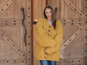 Alpaka-Cardigan, handgestrickter Zopfmusterpullover, senffarben, durchgehende Knopfleiste, grob gestrickt, 18-fädig T2209