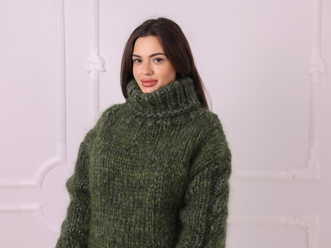 Green melange mohair alpaca chunky turtleneck sweater T2332 close-up texture view