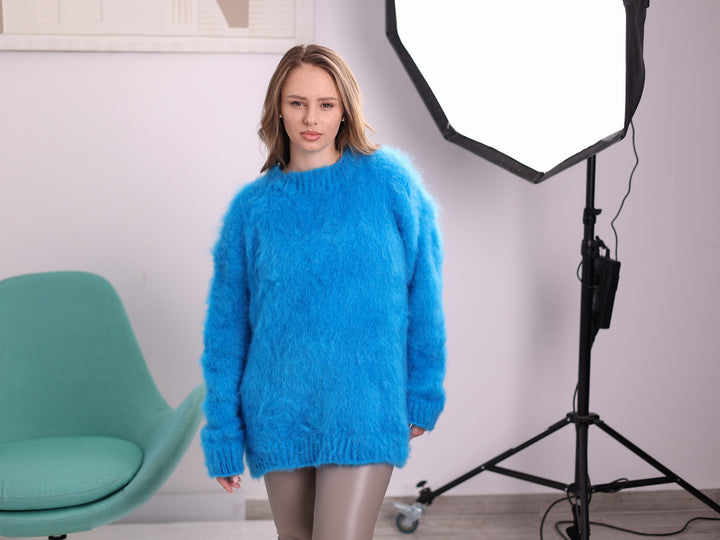 Blue fuzzy Kid Mohair sweater T2378 rear fit detail
