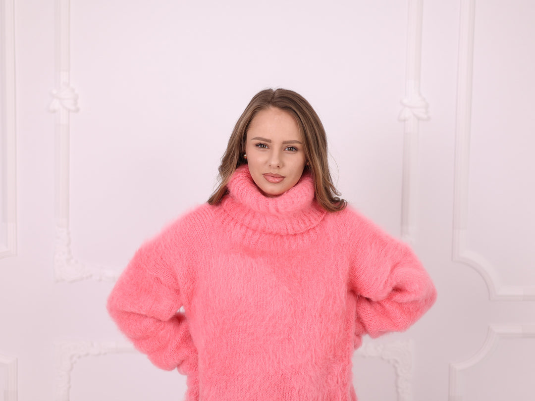 Pink brushed Kid Mohair turtleneck sweater T2379 front detail