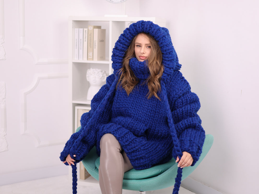 Blue extra chunky wool alpaca hooded sweater T2384 seated front view