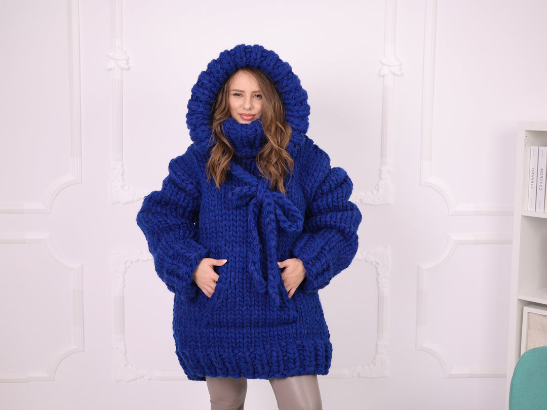 Blue extra chunky wool alpaca hooded sweater T2384 full front view