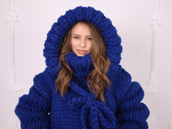 Blue extra chunky wool alpaca hooded sweater T2384 hood close-up