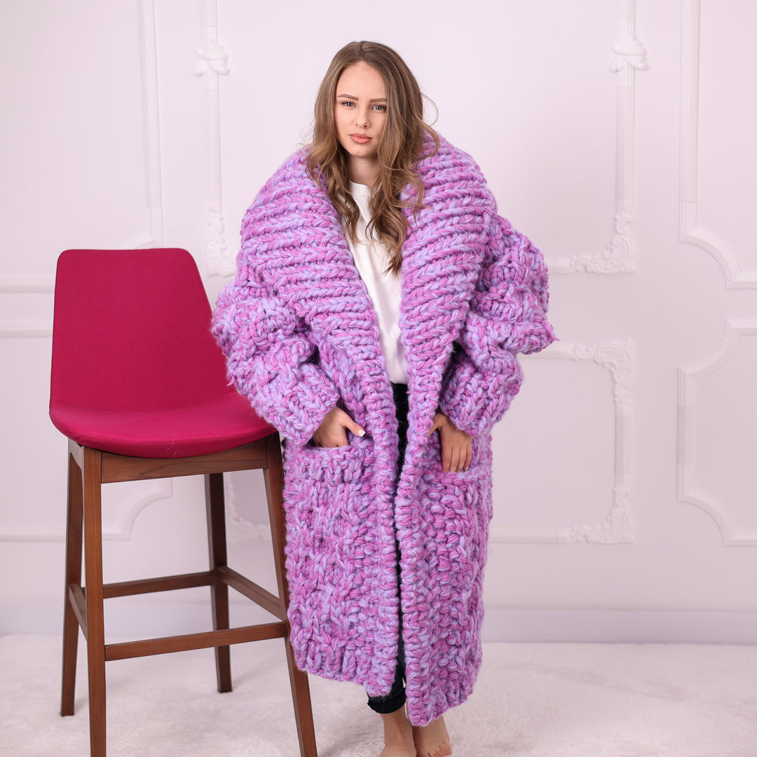 Pink lilac extra chunky maxi cardigan T2390 front view with pockets