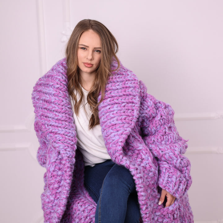 Pink lilac extra chunky cardigan T2390 seated collar detail