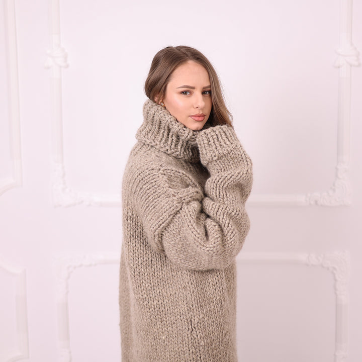 Beige soft wool maxi dress T2392 collar and sleeve close-up