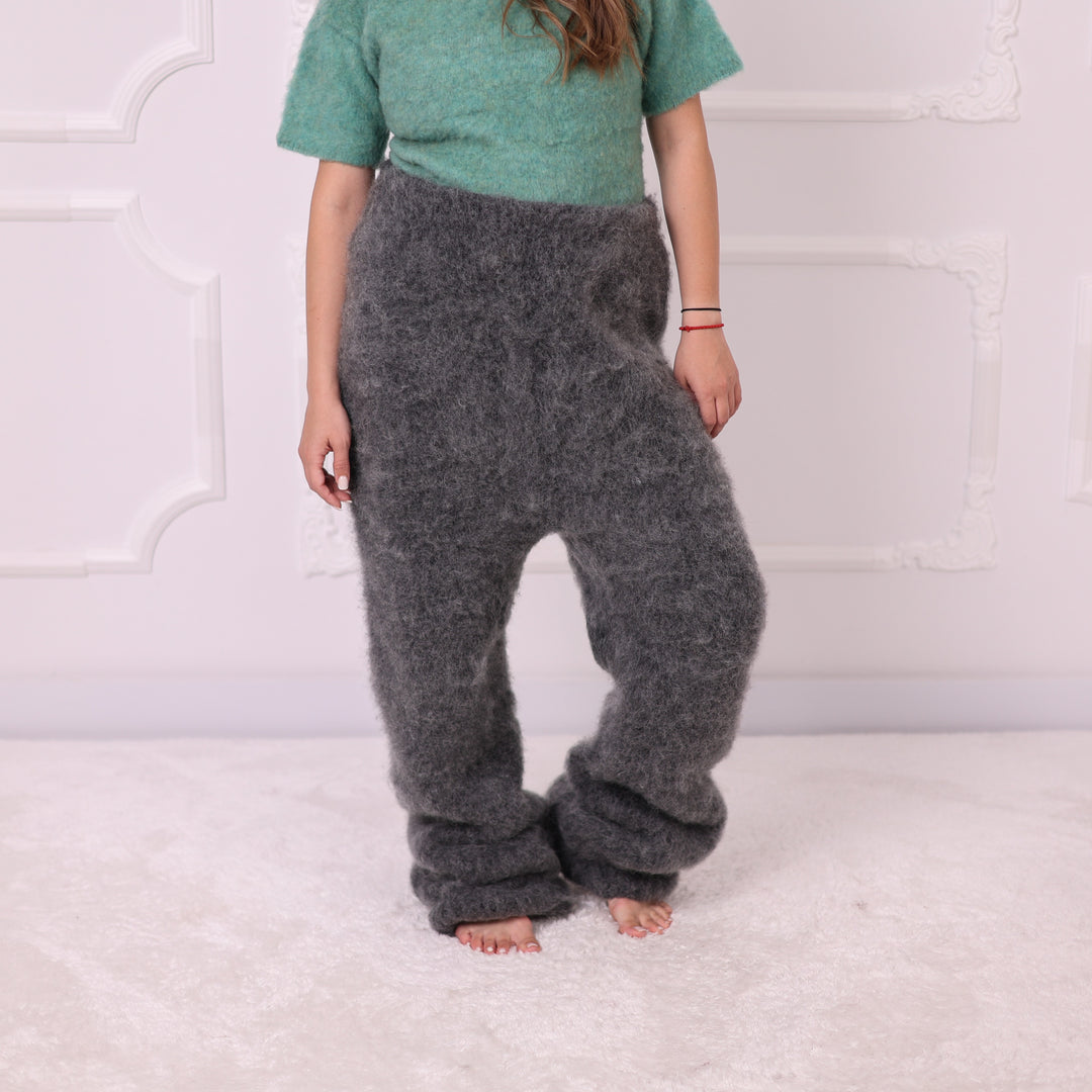 Gray kid mohair knit pants T2395 front close-up