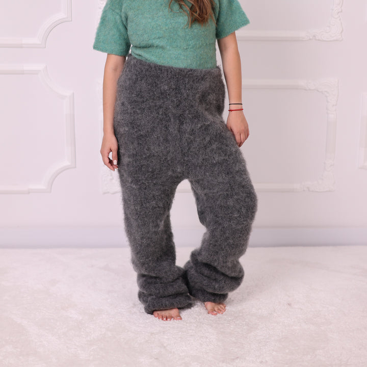 Gray kid mohair knit pants T2395 front close-up