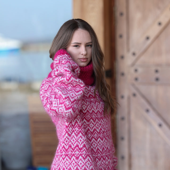 Pink white Nordic alpaca sweater T2407 sleeve detail