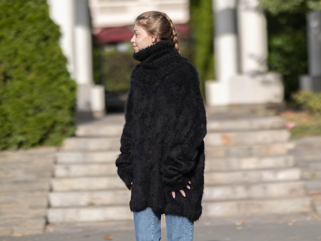 Black Suri Alpaca Merino Wool Sweater, Long Haired Soft Wool Pullover T1272