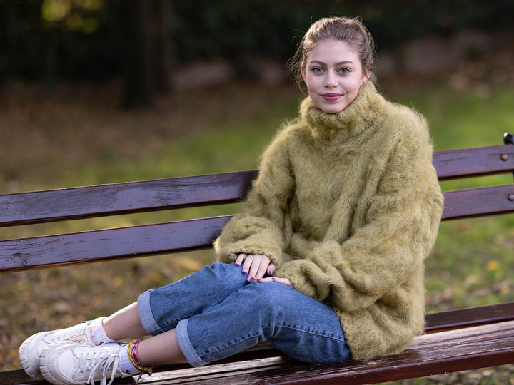 Extra Hairy Italian Kid Mohair Sweater – Hand-Knitted Very Fluffy Jumper T1274
