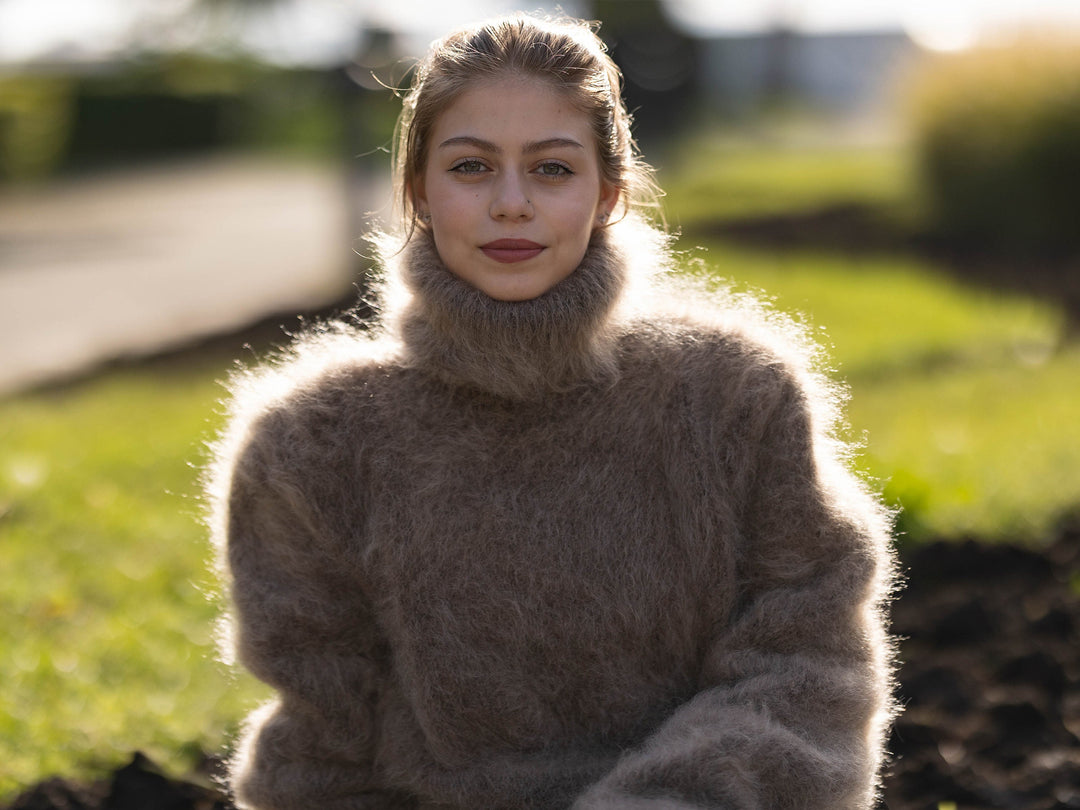 Extra Hairy Italian Kid Mohair Sweater – Hand-Knitted Very Fluffy Jumper T1291