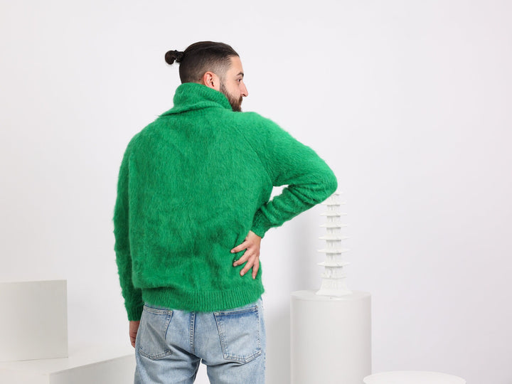Hand-Knitted Green Alpaca Sweater – Cozy Wool Blend Men’s Pullover in Natural Fibers T1576