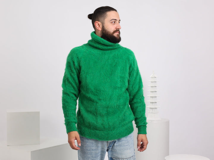 Hand-Knitted Green Alpaca Sweater – Cozy Wool Blend Men’s Pullover in Natural Fibers T1576