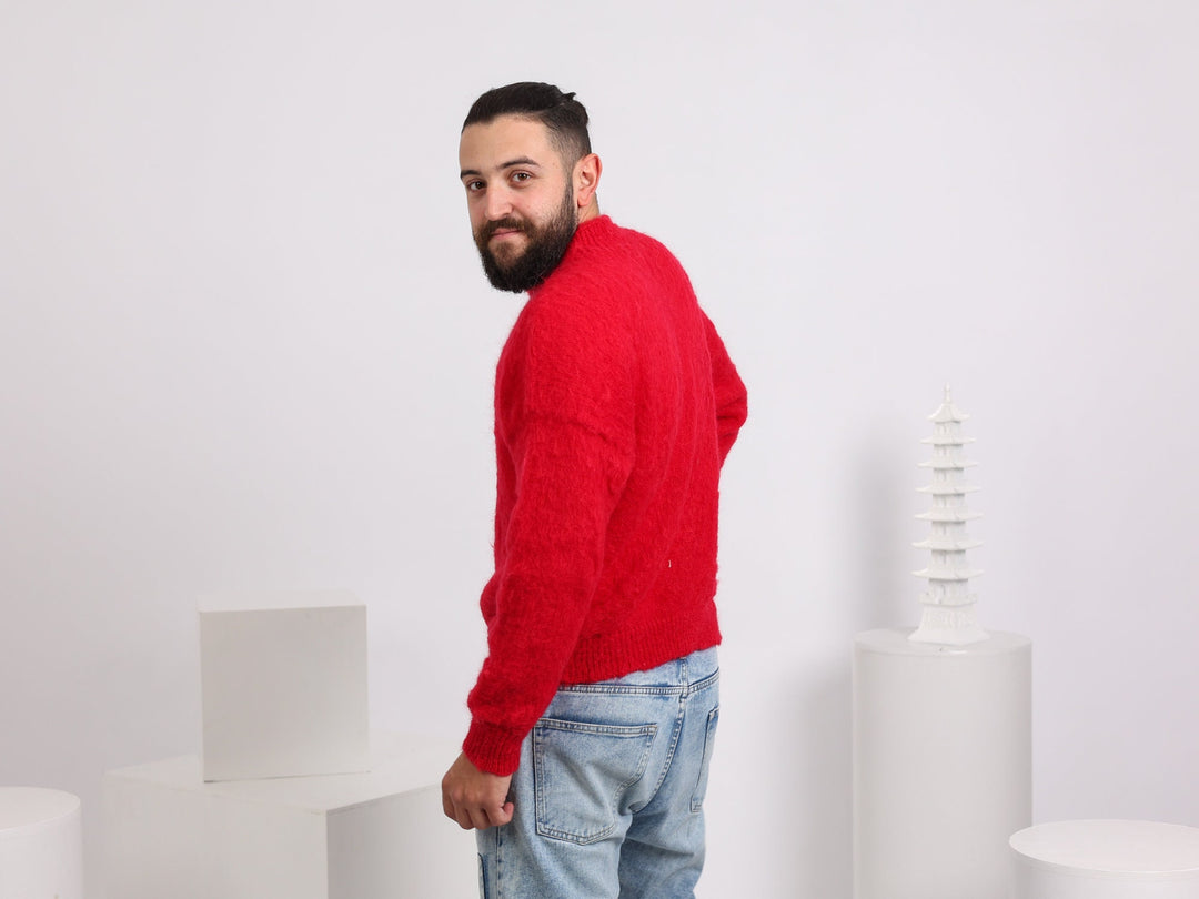 Hand-Knitted Red Alpaca Sweater – Cozy Wool Blend Men’s Pullover in Natural Fibers T1607