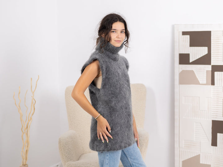 Extra Hairy Italian Kid Mohair Vest – Hand-Knitted Very Fluffy Sleeveless Sweater T1678