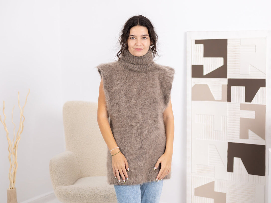 Fluffy Beige Kid Mohair Sweater Vest – Hand-Knitted Soft Fuzzy Jumper T1680