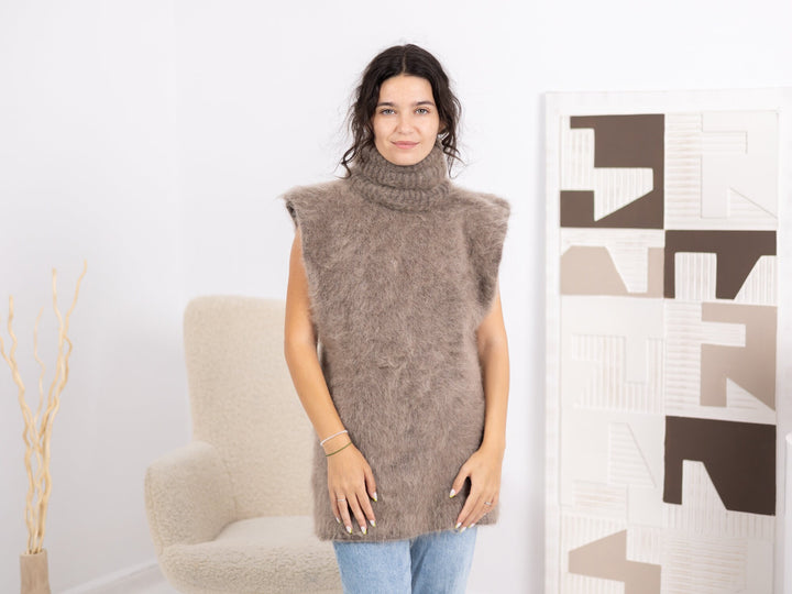 Fluffy Beige Kid Mohair Sweater Vest – Hand-Knitted Soft Fuzzy Jumper T1680