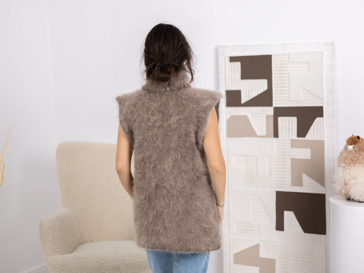 Fluffy Beige Kid Mohair Sweater Vest – Hand-Knitted Soft Fuzzy Jumper T1680