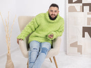 Dick gestrickter, weicher Merino-Herrenpullover – handgestrickter Pullover in Apfelgrün T1669