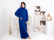 Robe pull Alpaga bleu, robe maxi ample tricotée main à col roulé duveteux T1677