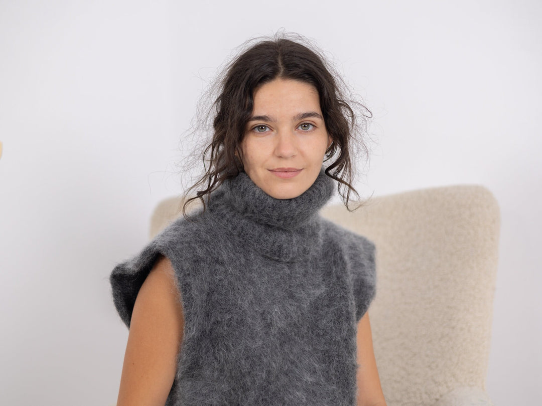 Extra Hairy Italian Kid Mohair Vest – Hand-Knitted Very Fluffy Sleeveless Sweater T1678