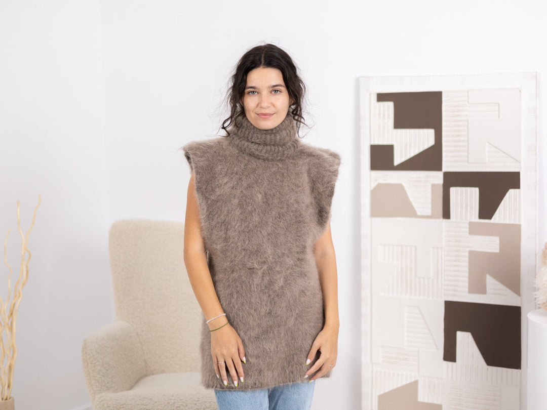 Fluffy Beige Kid Mohair Sweater Vest – Hand-Knitted Soft Fuzzy Jumper T1680