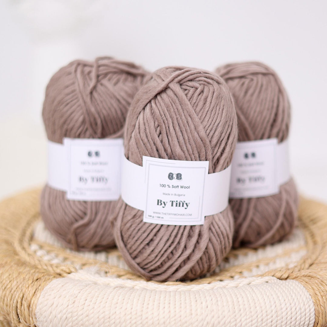 Chunky Beige Soft Wool Yarn: Super Bulky, 100g/100m