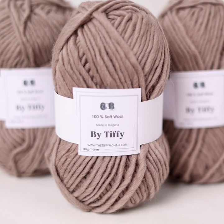 Chunky Beige Soft Wool Yarn: Super Bulky, 100g/100m