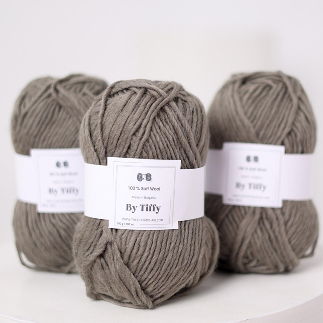 Pumice Super Chunky Wool Yarn: 100g Ball