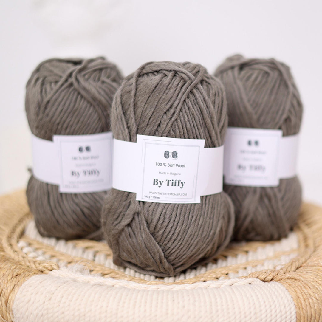 Pumice Super Chunky Wool Yarn: 100g Ball