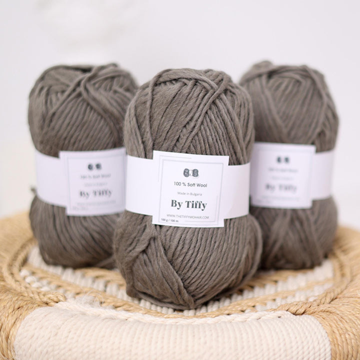 Pumice Super Chunky Wool Yarn: 100g Ball
