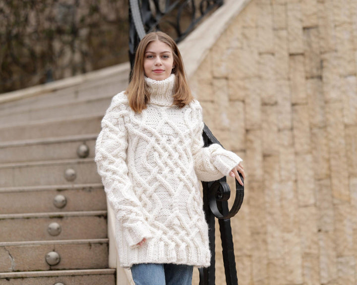 Super Bulky Soft Wool Yarn: Ivory White, Knit Weight #6