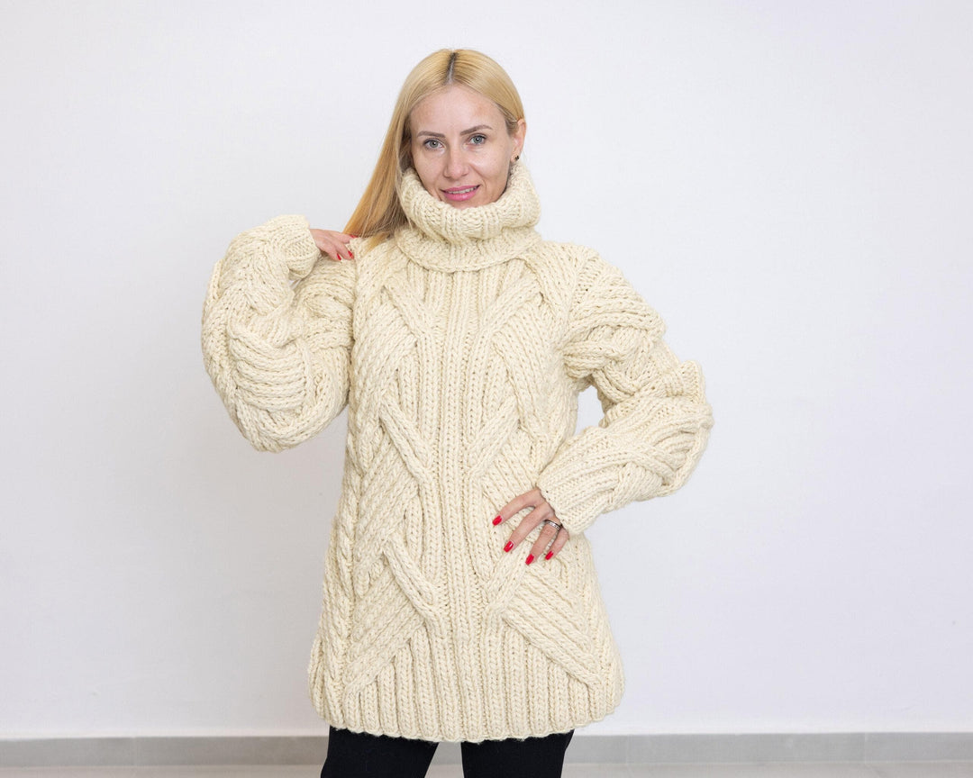 Super Bulky Soft Wool Yarn: Ivory White, Knit Weight #6