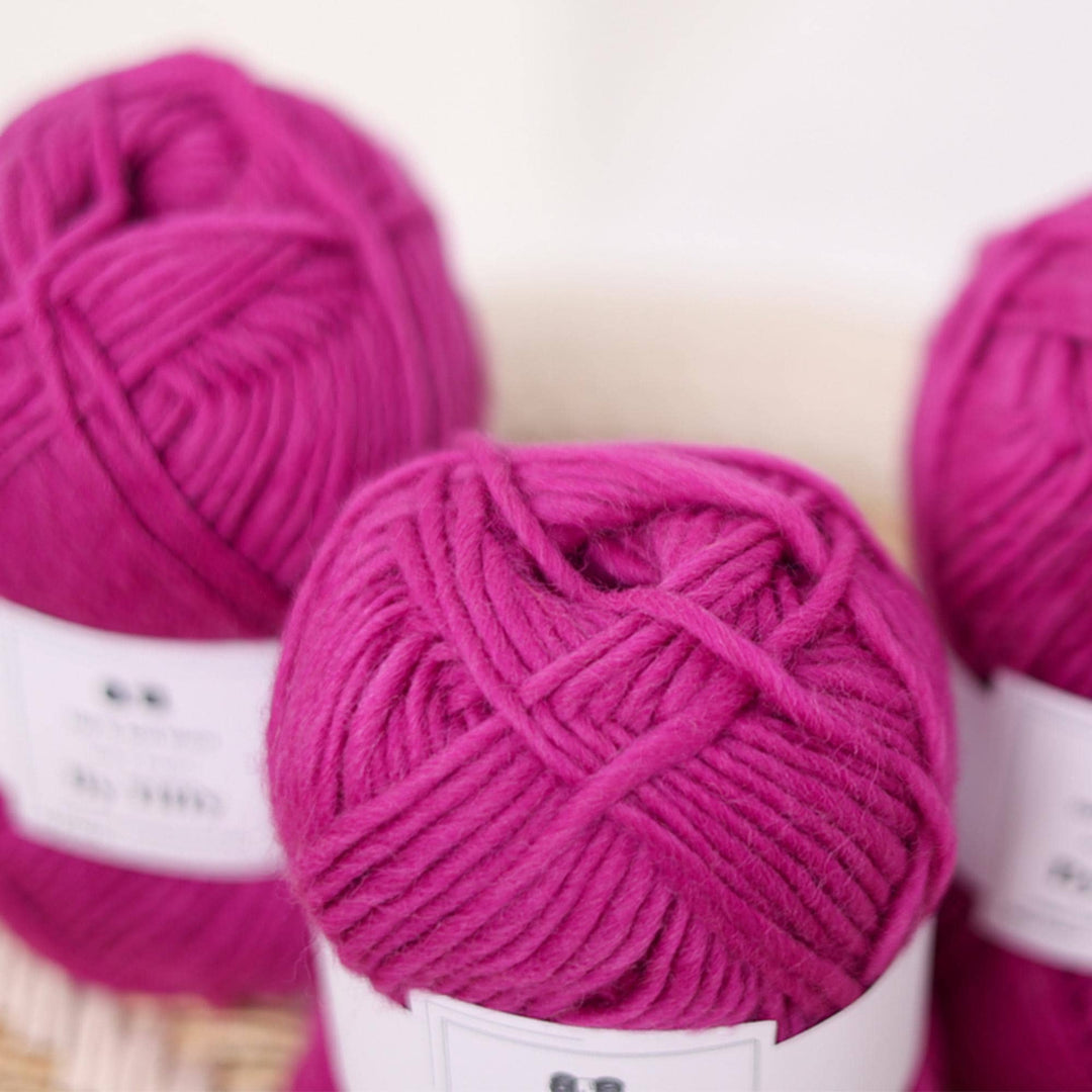 Pink Chunky Wool Yarn: Super Bulky, Soft Wool (100g)