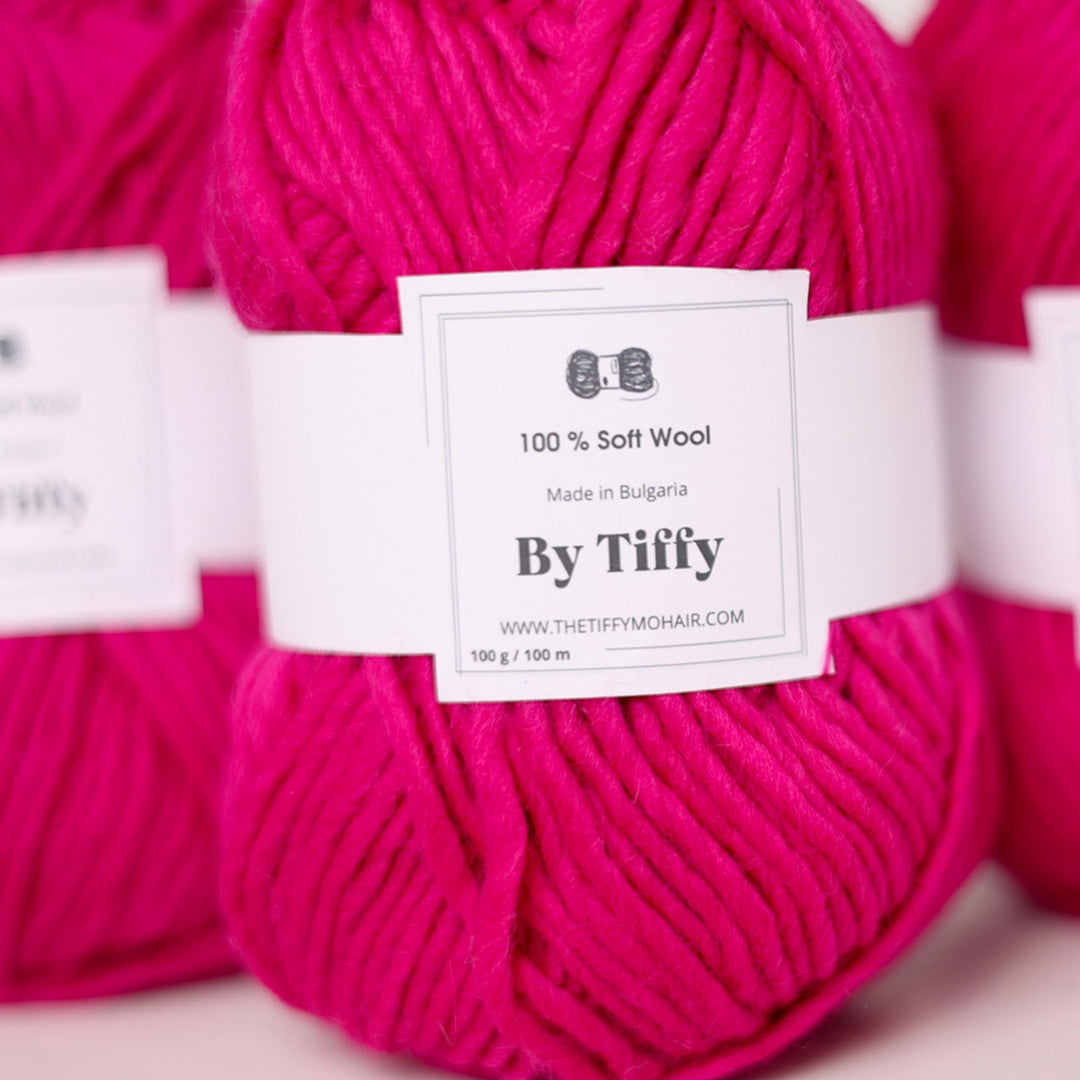 Chunky Fuchsia Soft Wool Yarn: Super Bulky, 100g/109 yds