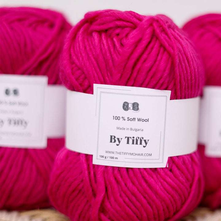 Chunky Fuchsia Soft Wool Yarn: Super Bulky, 100g/109 yds