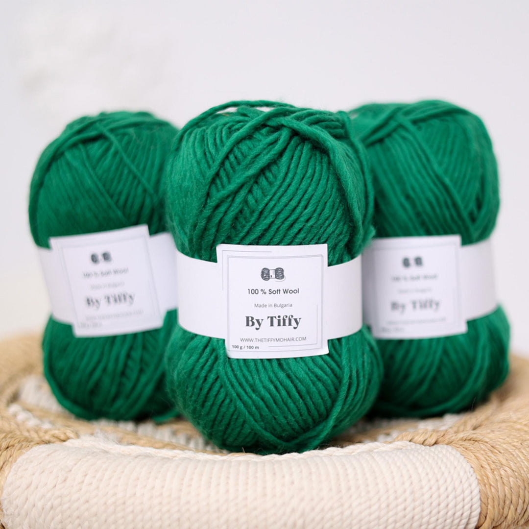 Bright Green Chunky Wool Yarn - 100g Ball