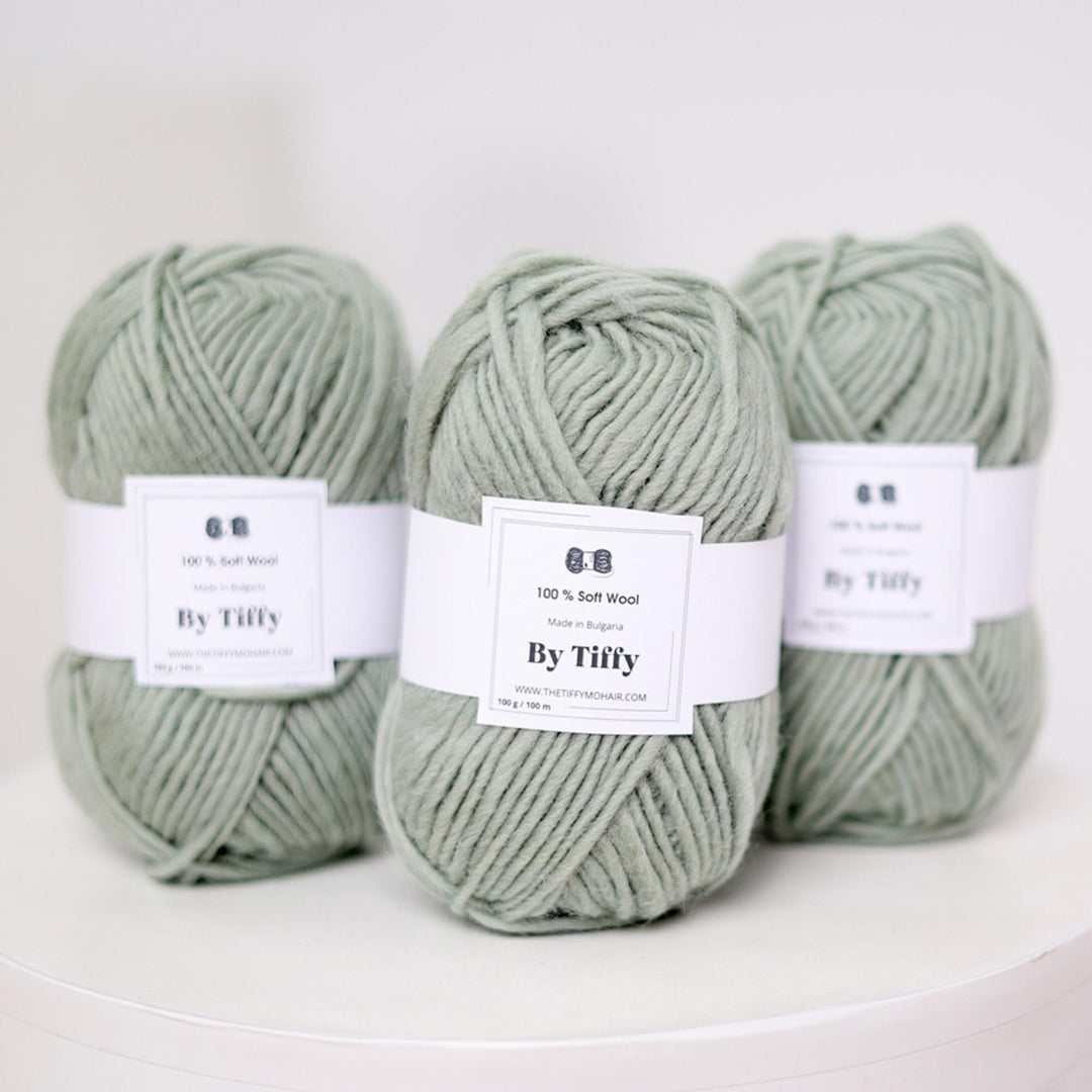 Super Bulky Jade Wool Yarn: Chunky, Jumbo Knitting & Felting (100g)