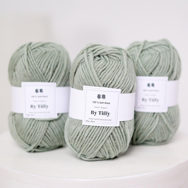Super Bulky Jade Wool Yarn: Chunky, Jumbo Knitting & Felting (100g)
